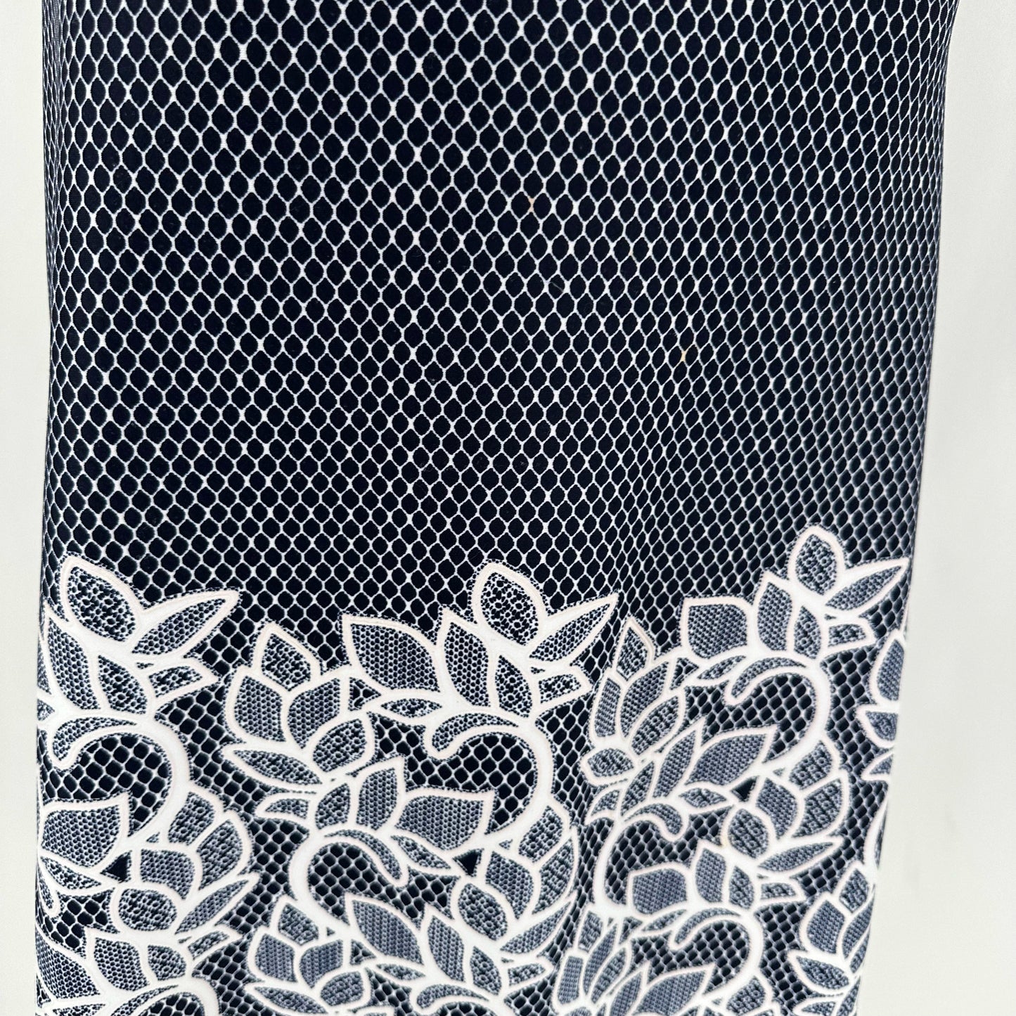 Size 26/28 AVENUE FLOWERS Skirt
