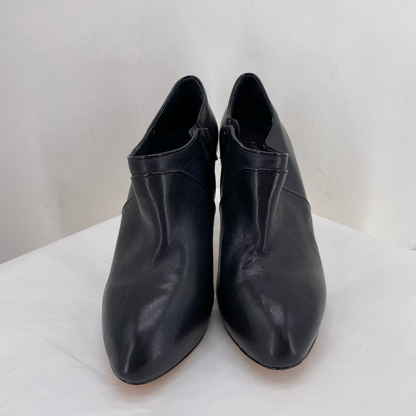 Black W Shoe Size 8.5 ANTONIO MELANI shooties/booties