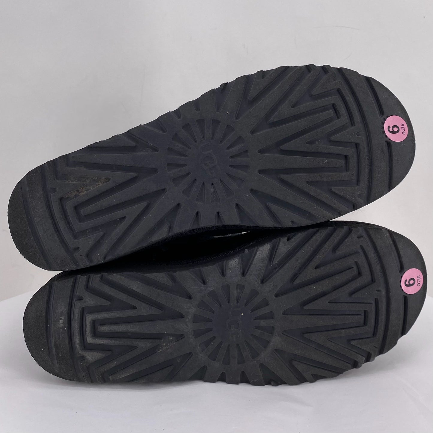 Black W Shoe Size 9 UGG Boots