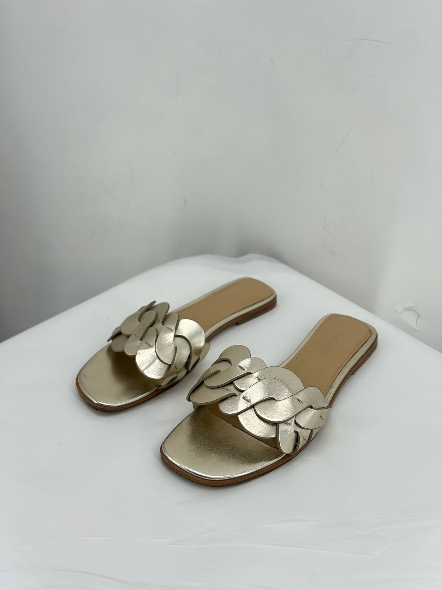 GOLD W Shoe Size 8 NINE WEST Sandals