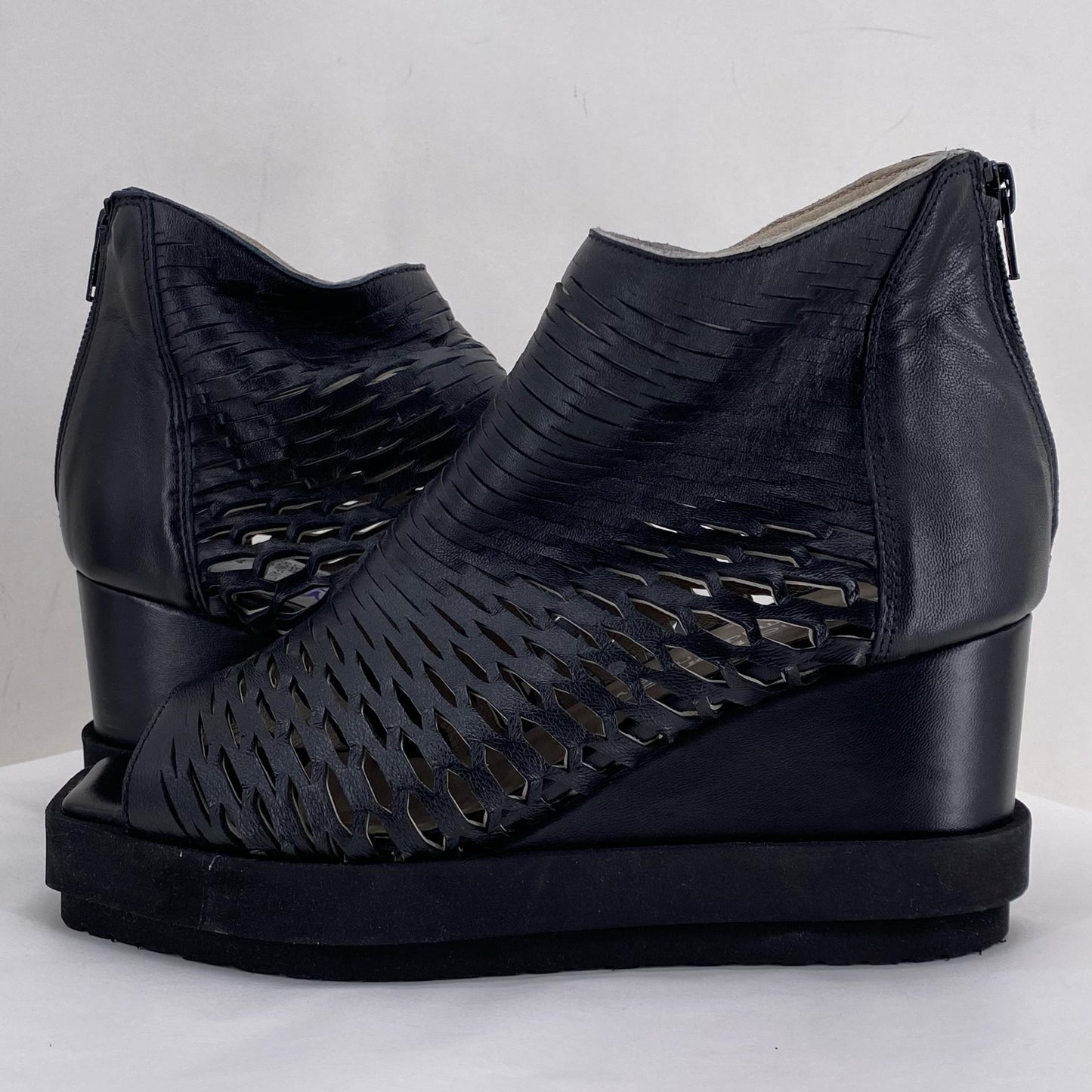Black W Shoe Size 38 Sandals