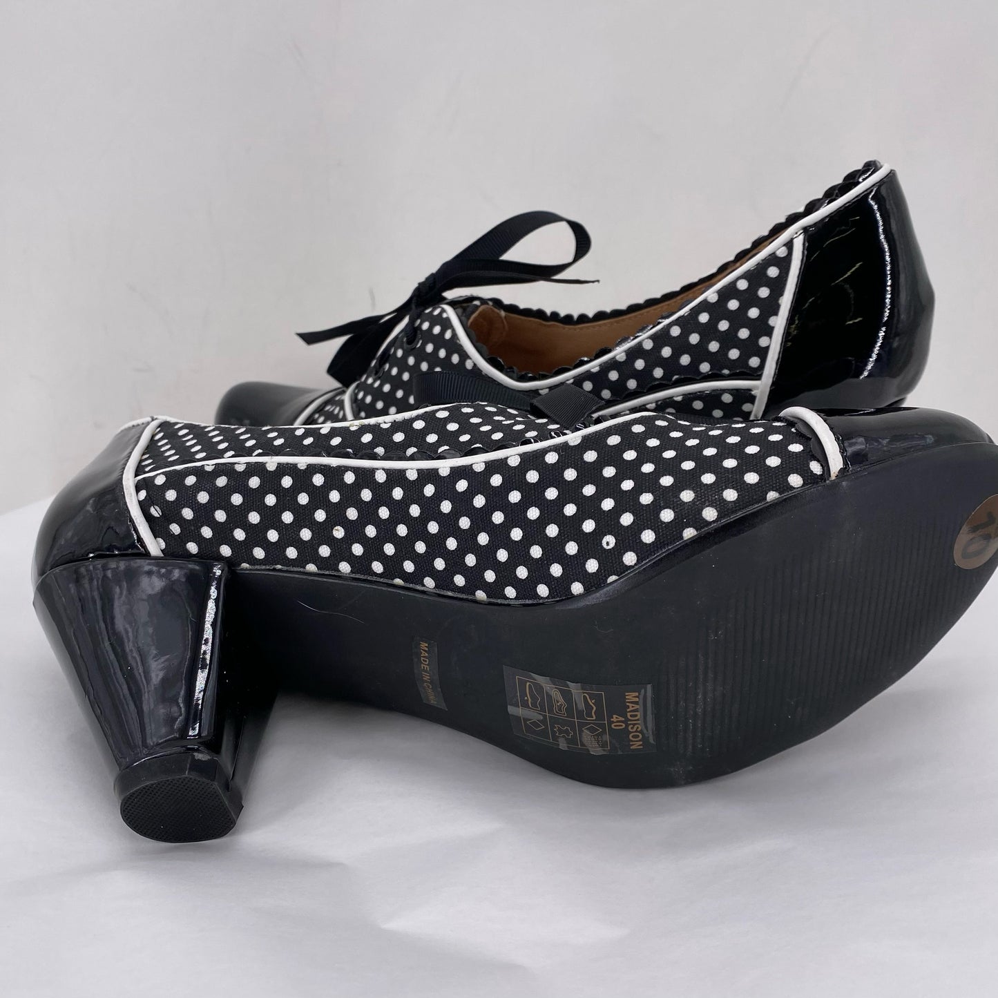 BLACK/WHITE W Shoe Size 40 Chelsea Crew Pumps