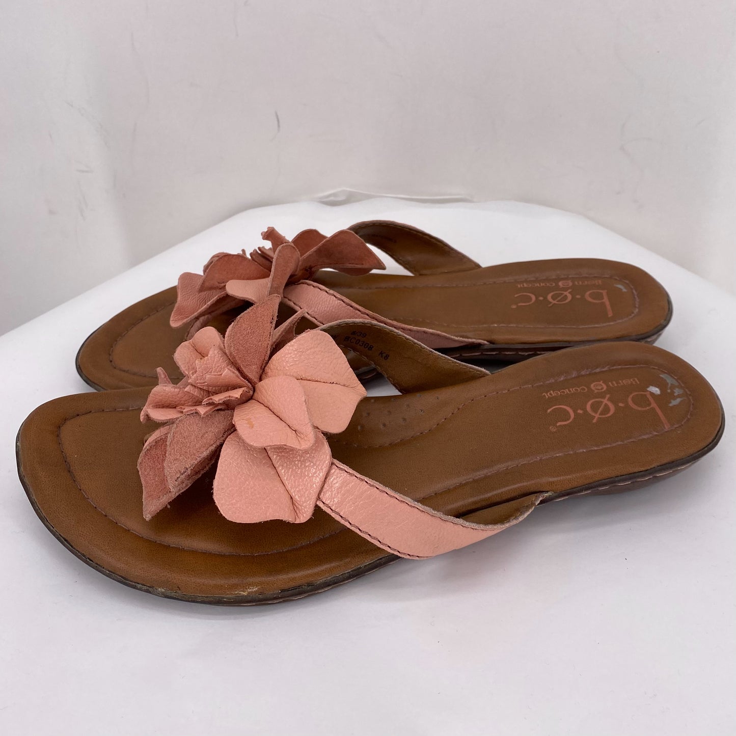 SALMON W Shoe Size 8 BOC Sandals