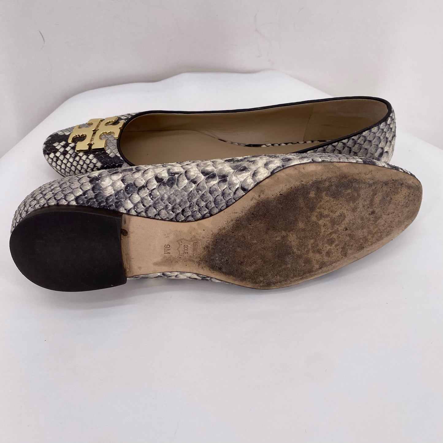 BLACK/WHITE W Shoe Size 9 TORY BURCH Flats