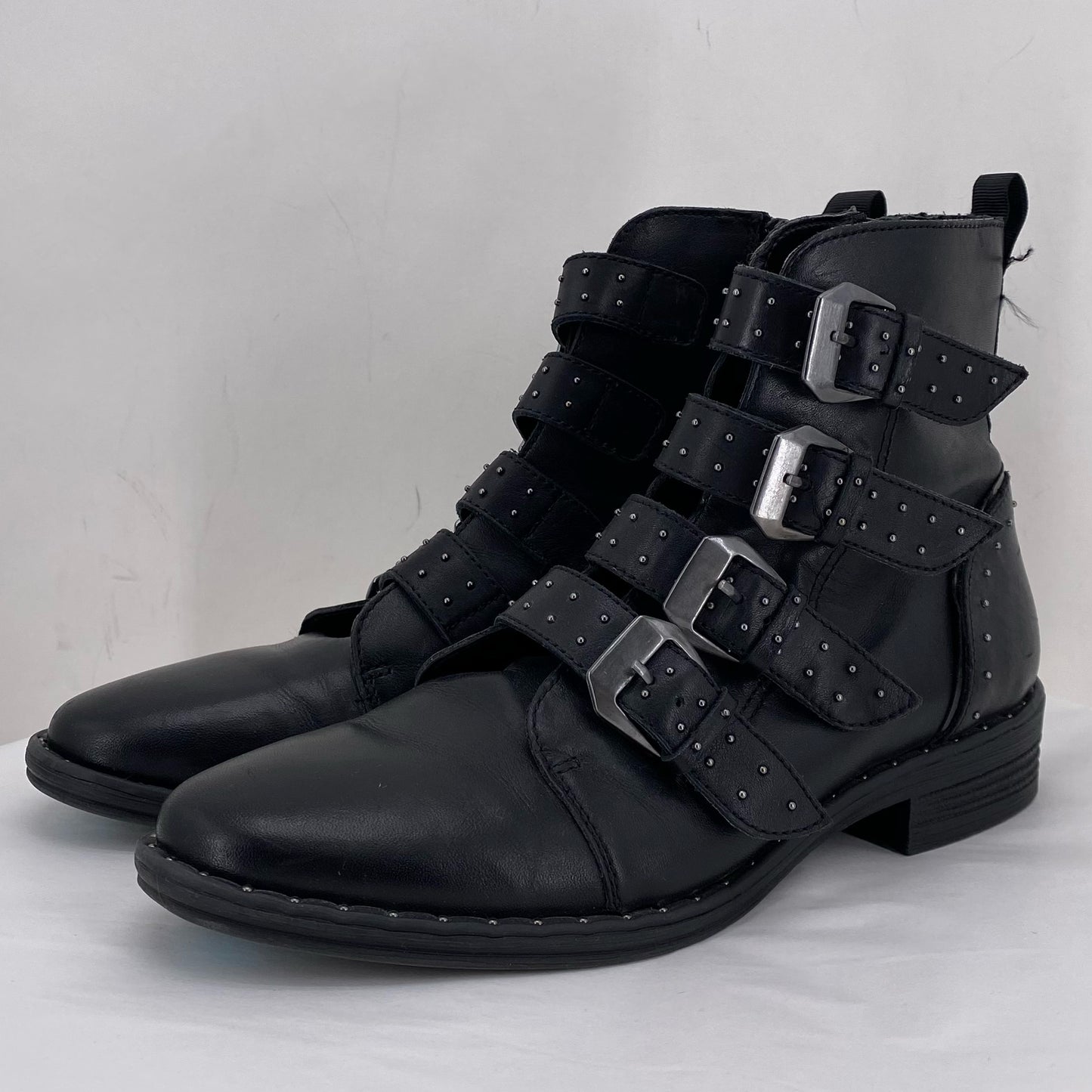 Black W Shoe Size 7.5 STEVE MADDEN shooties/booties