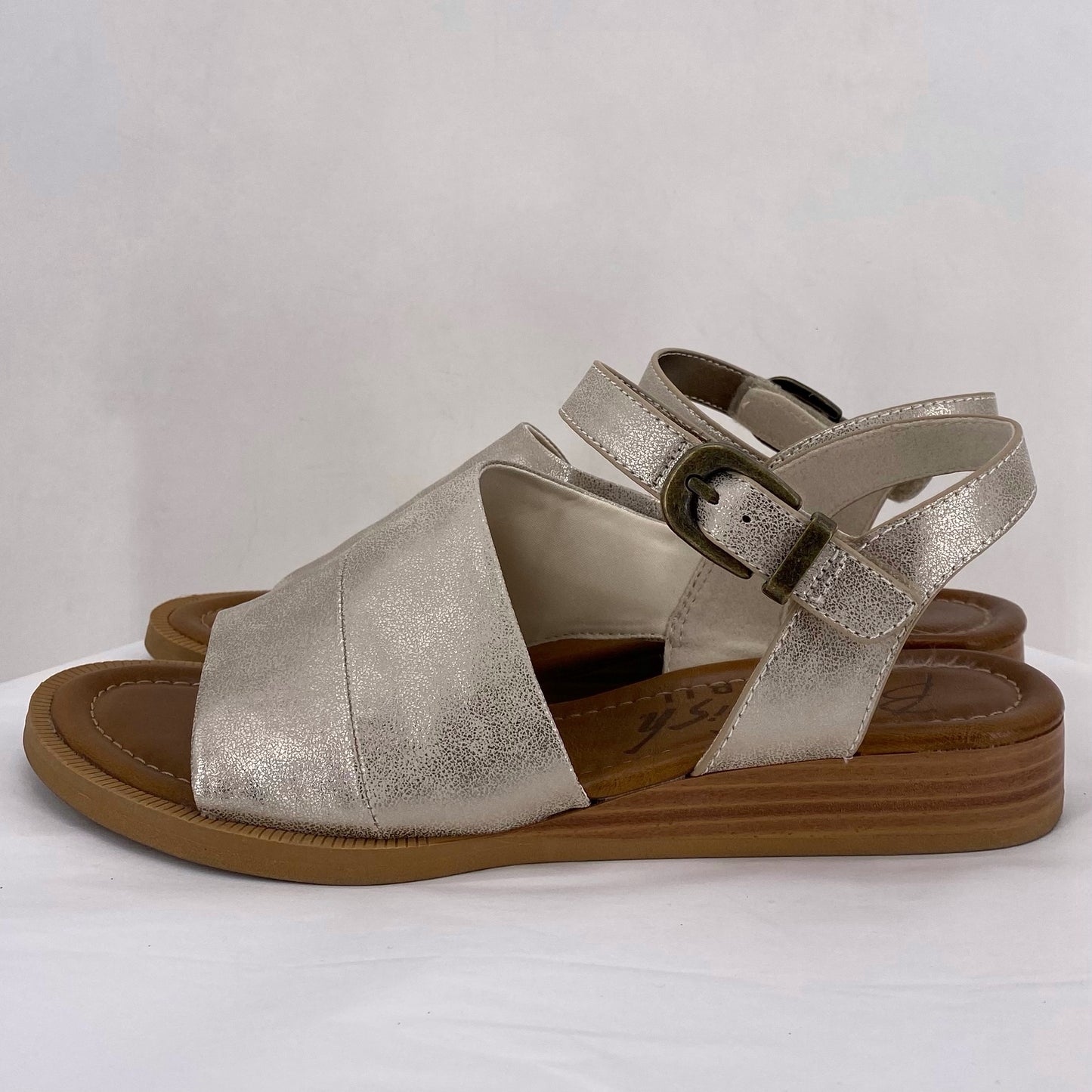 GOLD W Shoe Size 8 BLOWFISH Sandals