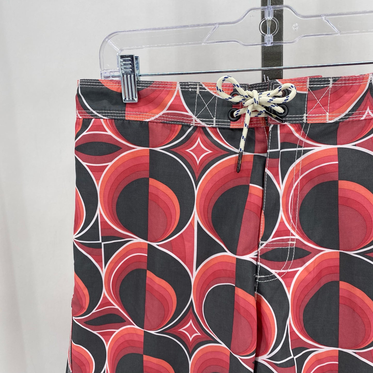 BLACK/RED Size M TOMMY BAHAMA Men's Apparel