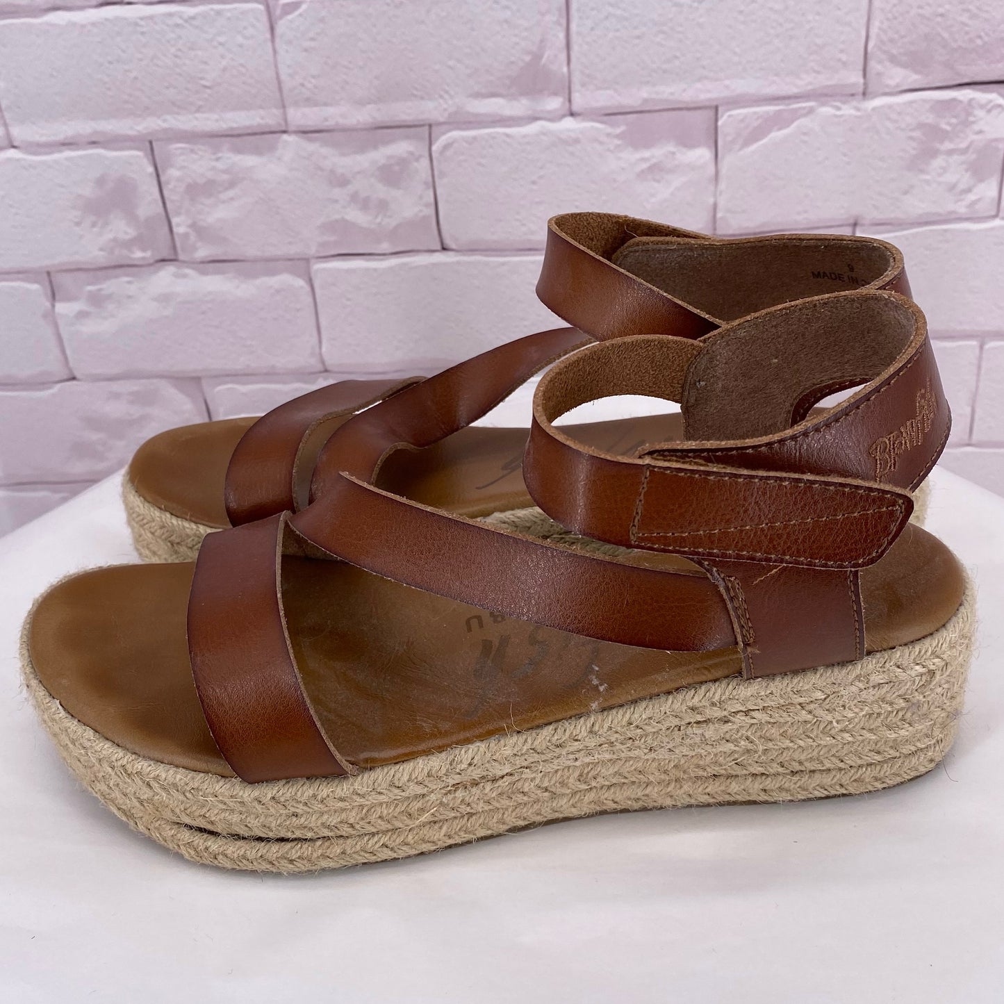 BROWN W Shoe Size 9 BLOWFISH Sandals
