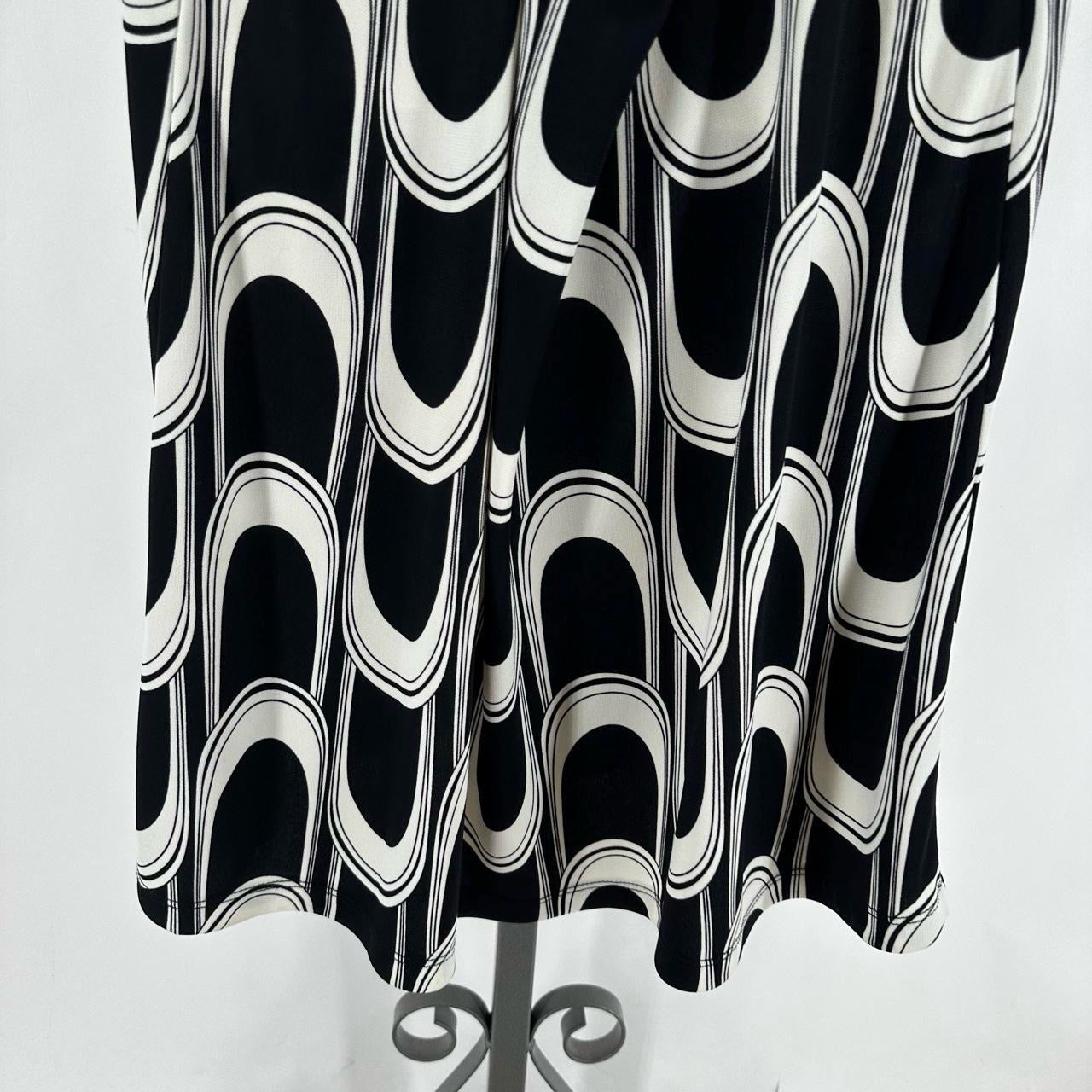Size M NEW YORK & CO Skirt