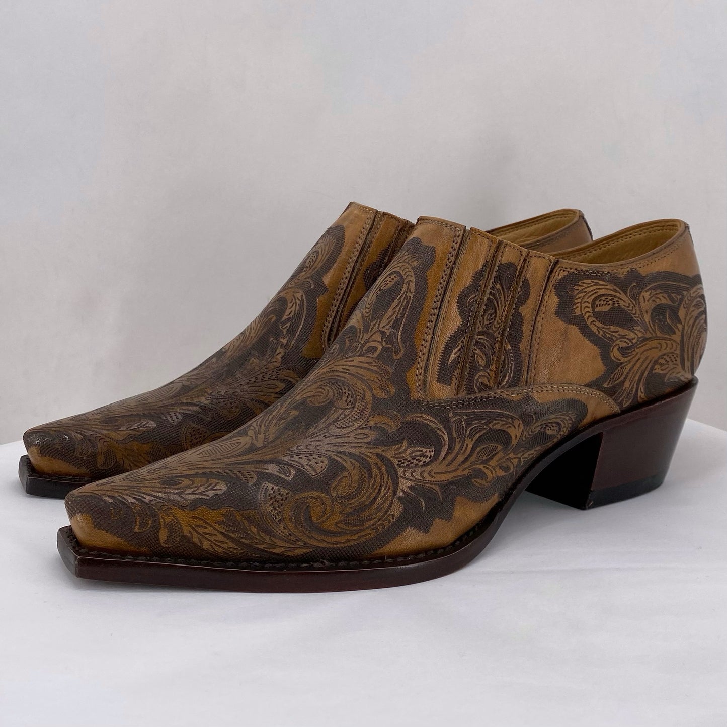 Camel W Shoe Size 7 CHARLIE HORSE shooties/booties