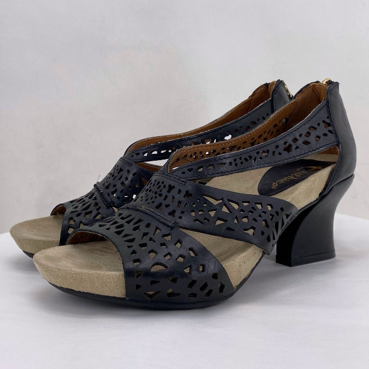 Black W Shoe Size 7 EARTHIES Pumps
