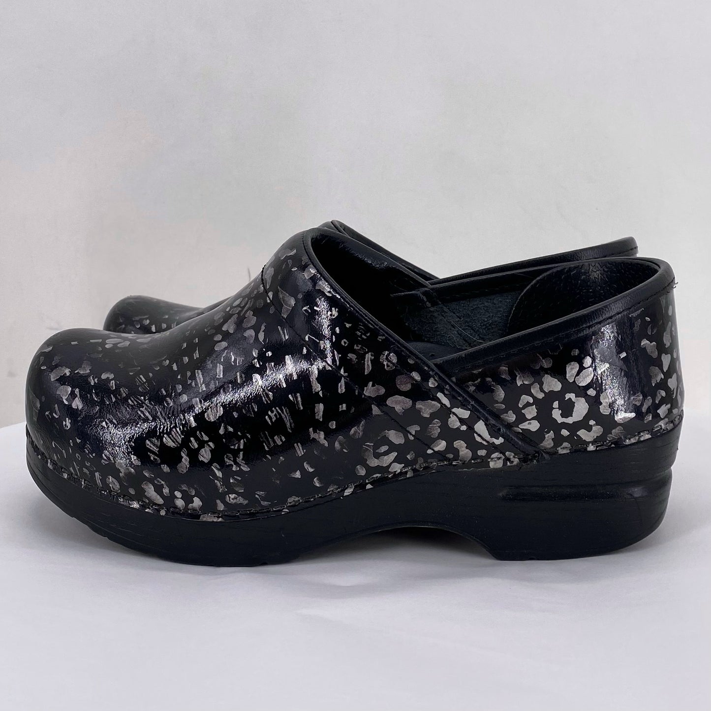 BLACK/SILVER W Shoe Size 36 DANSKO Clog