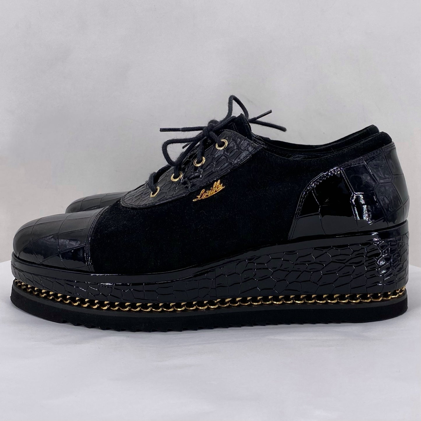 Black W Shoe Size 37.5 Sneakers