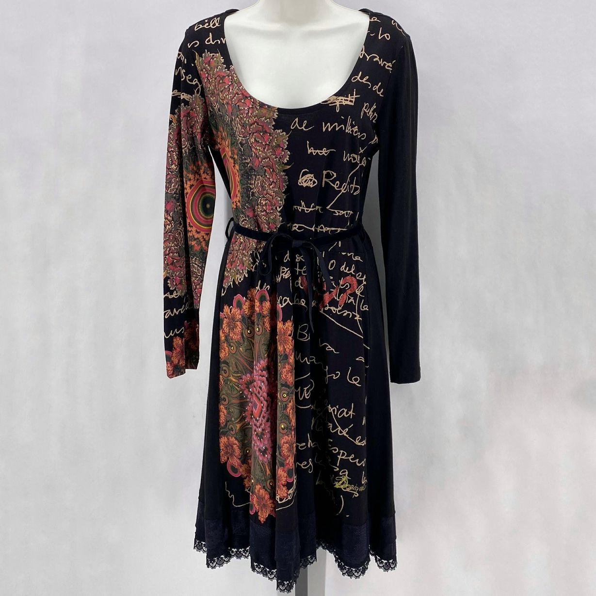 Size M DESIGUAL WRITING Dress