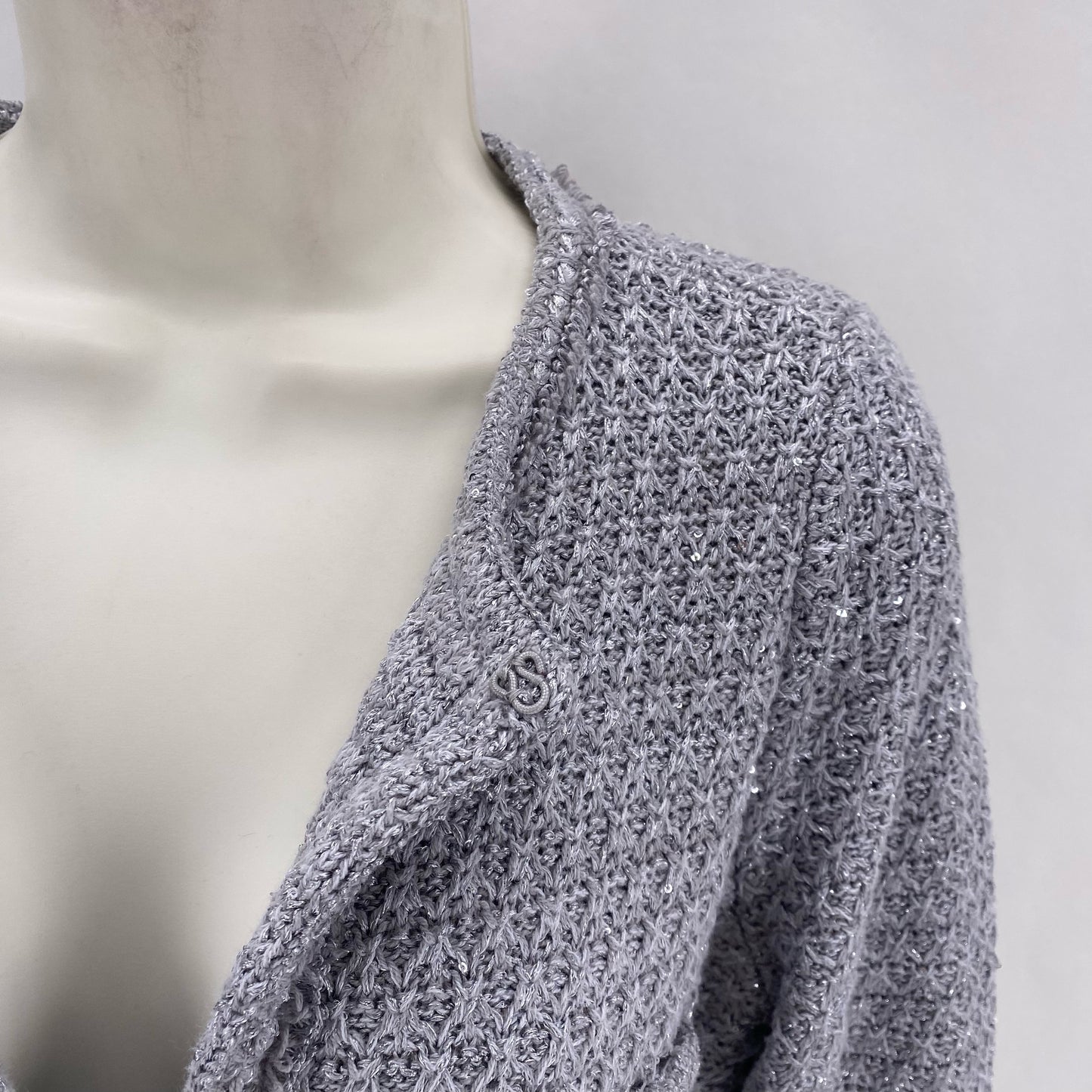 Size M WHITE HOUSE BLACK Cardigan