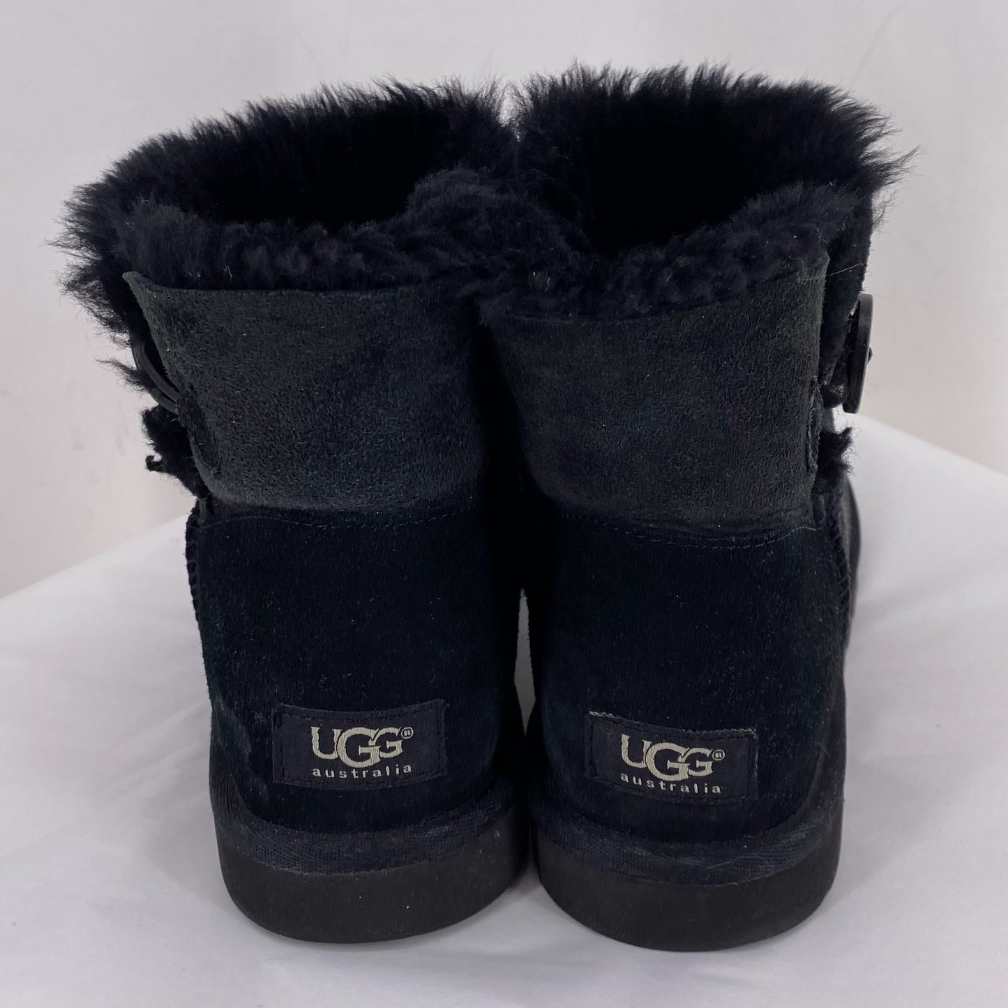 Black W Shoe Size 9 UGG Boots