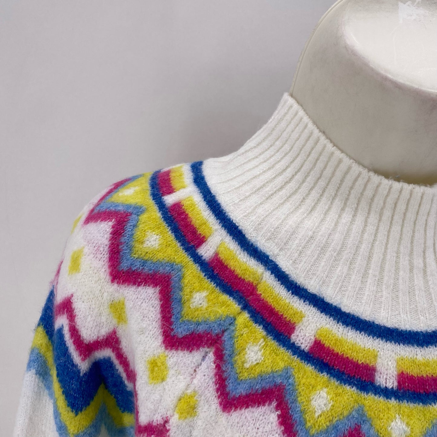 Size L VINCE CAMUTO ZIGZAG Sweater