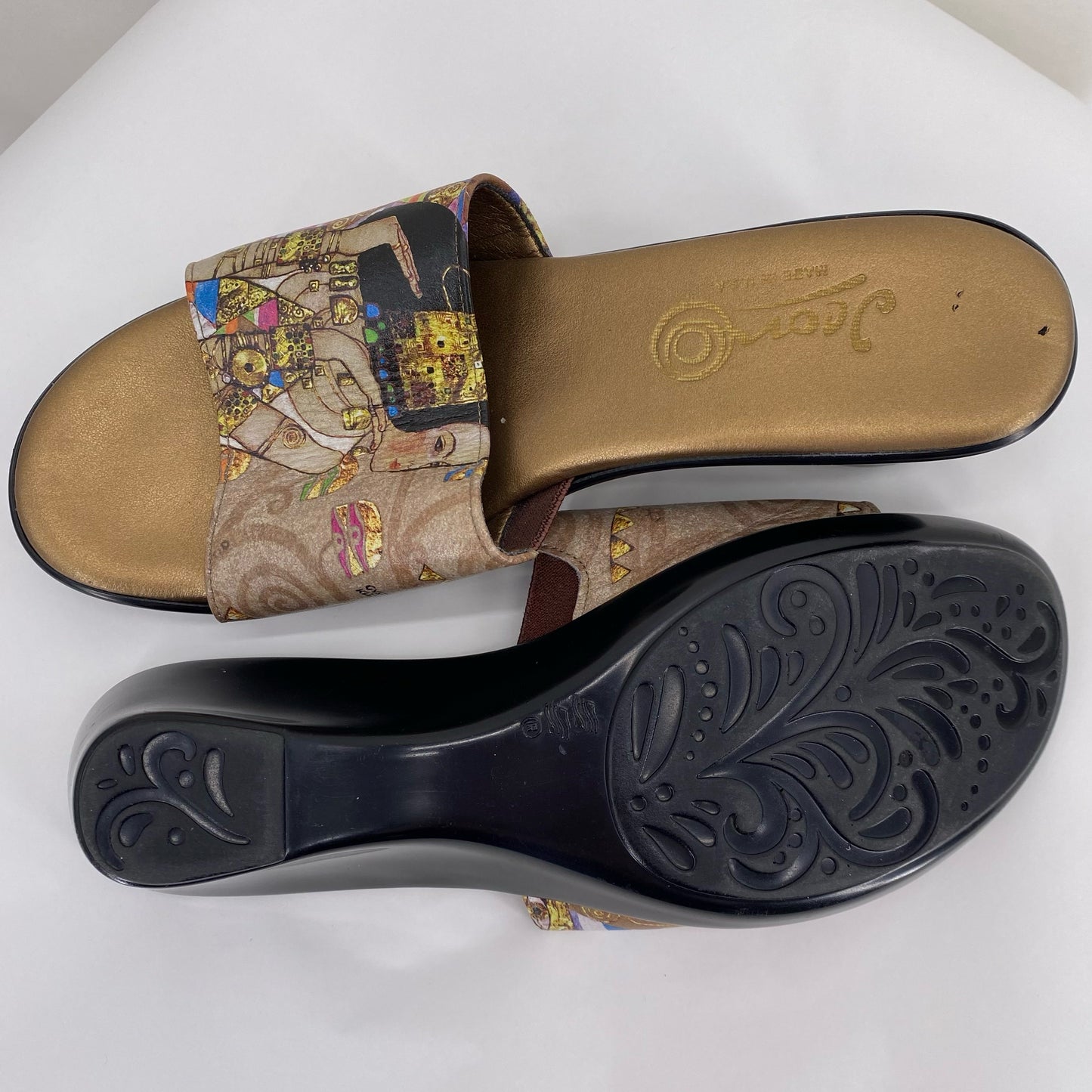 GOLD W Shoe Size 8 ICON Sandals
