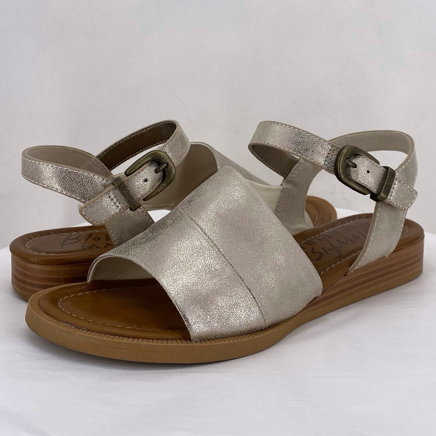GOLD W Shoe Size 8 BLOWFISH Sandals