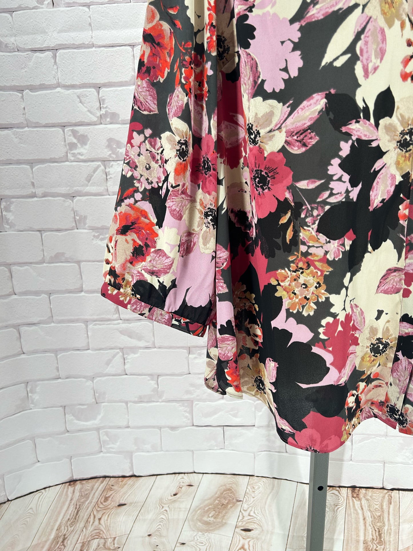 Size 1X NYDJ FLOWERS Shirt