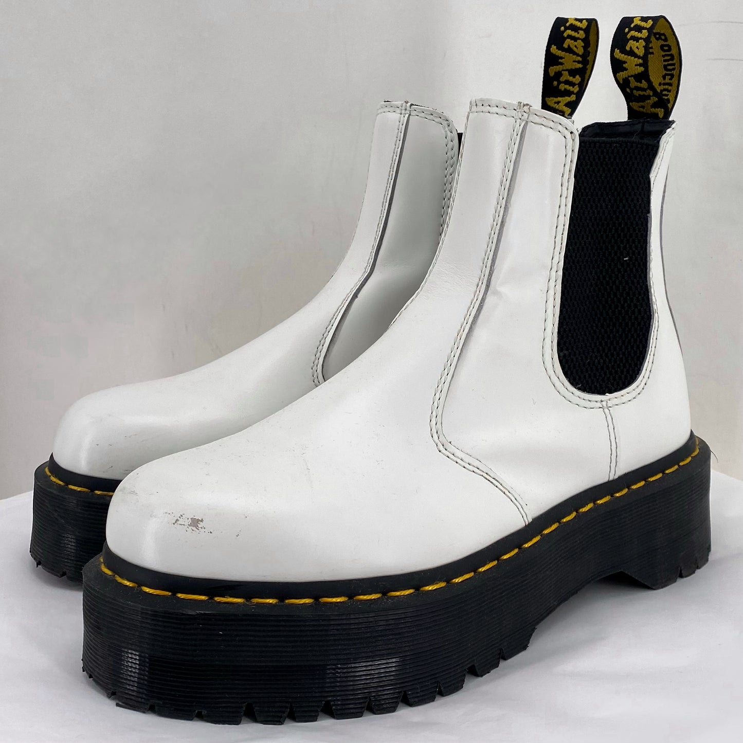 White W Shoe Size 8 DR. MARTENS Boots