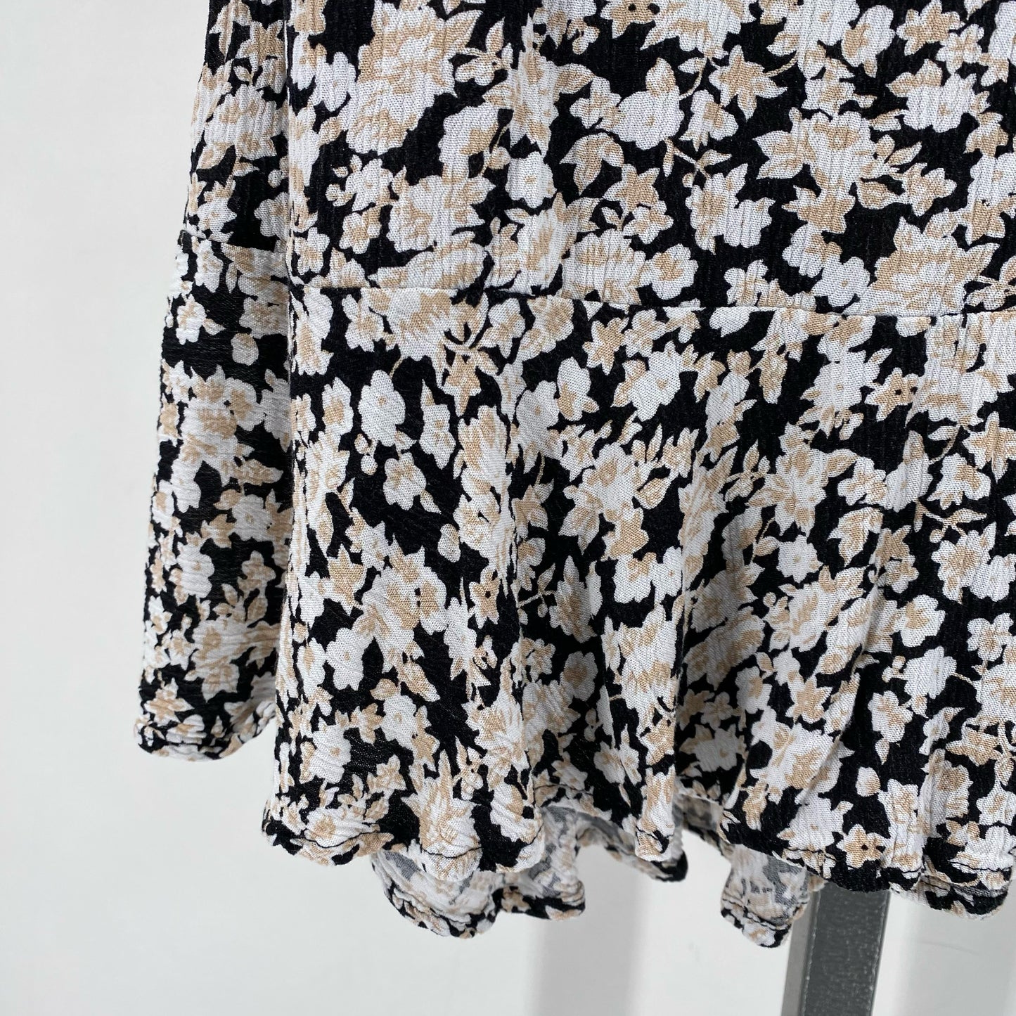 Size M ABERCROMBIE FLOWERS Skirt