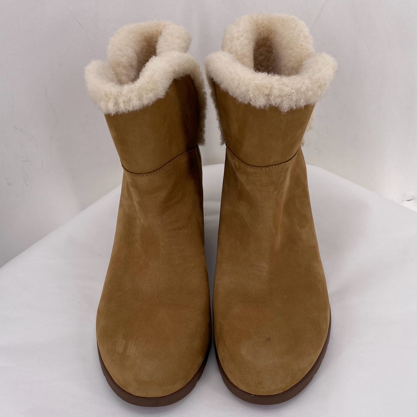 DARK TAN W Shoe Size 8 UGG Boots