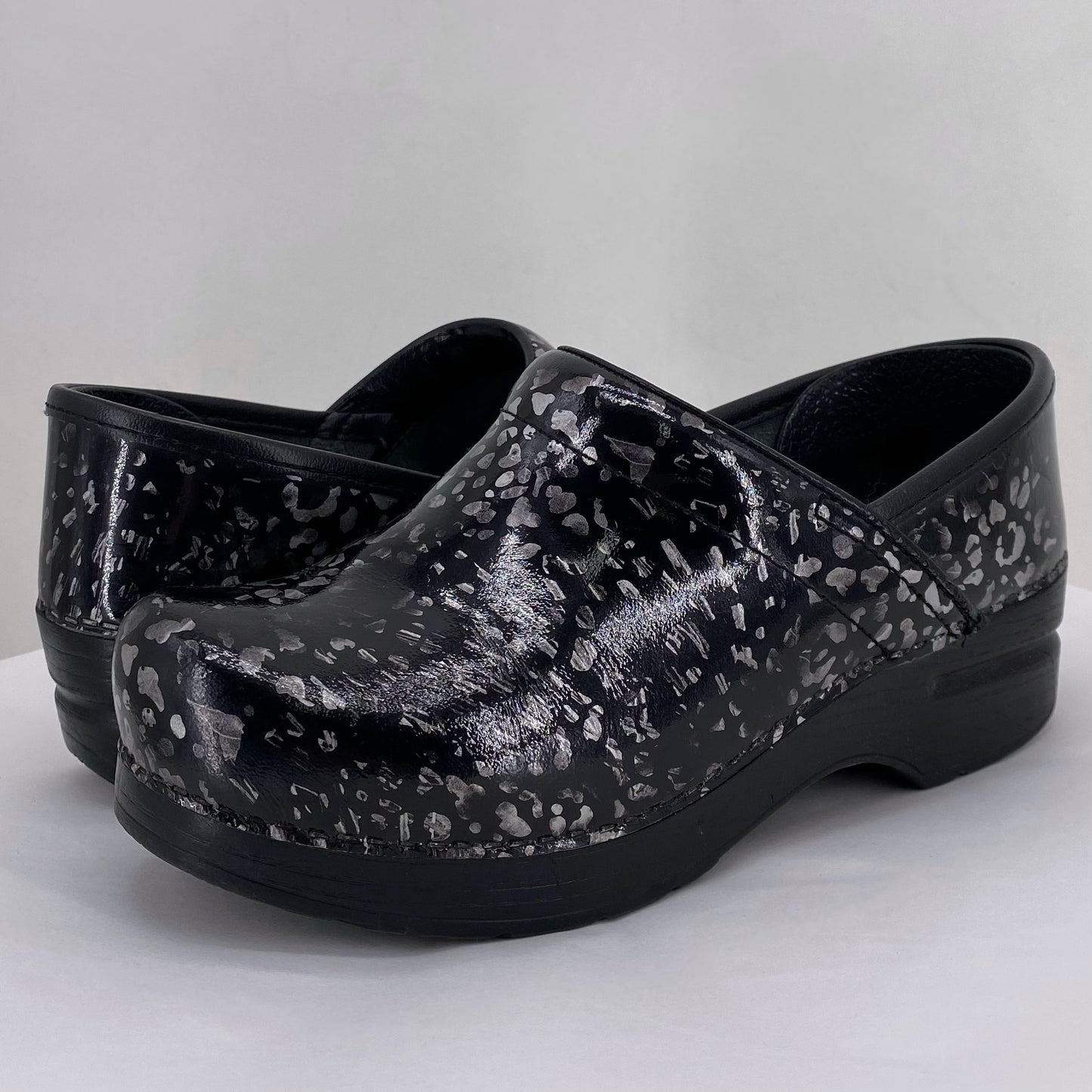 BLACK/SILVER W Shoe Size 36 DANSKO Clog