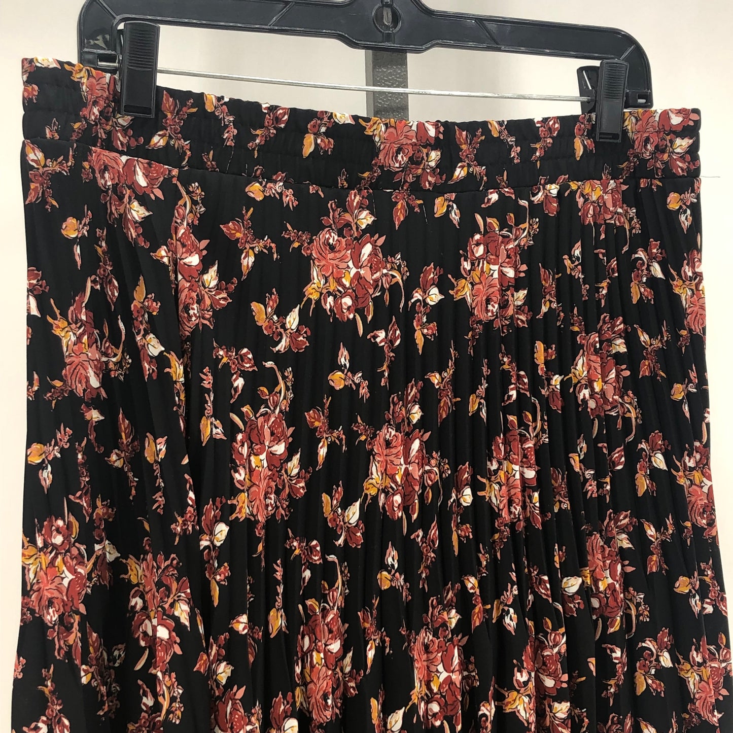 Size L NO TAG FLOWERS Skirt