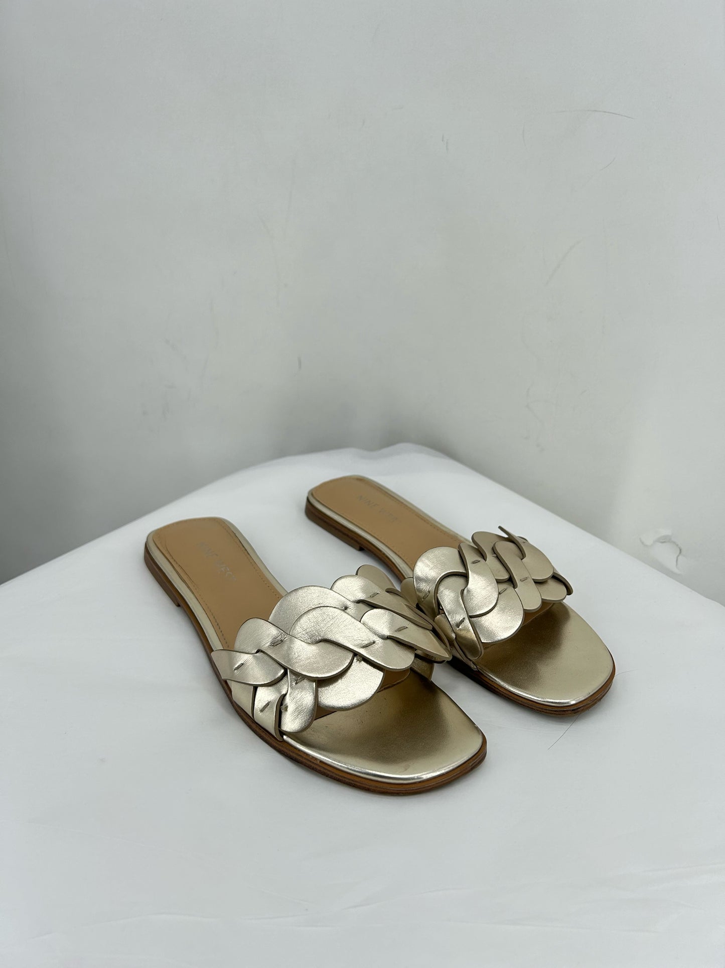 GOLD W Shoe Size 8 NINE WEST Sandals