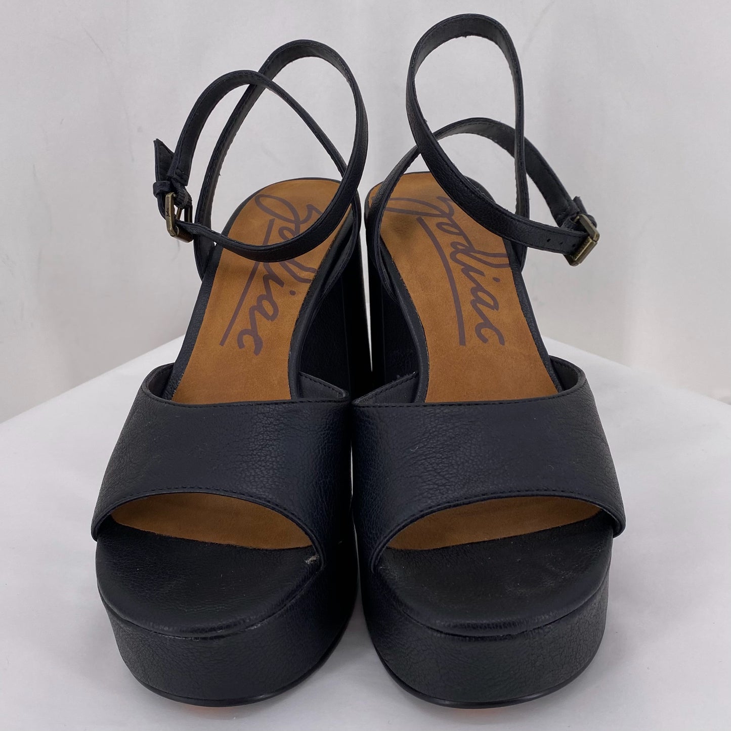 Black W Shoe Size 8.5 ZODIAC Heels