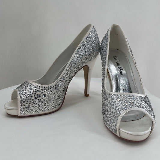 Silver W Shoe Size 8.5 your party shoes Heels