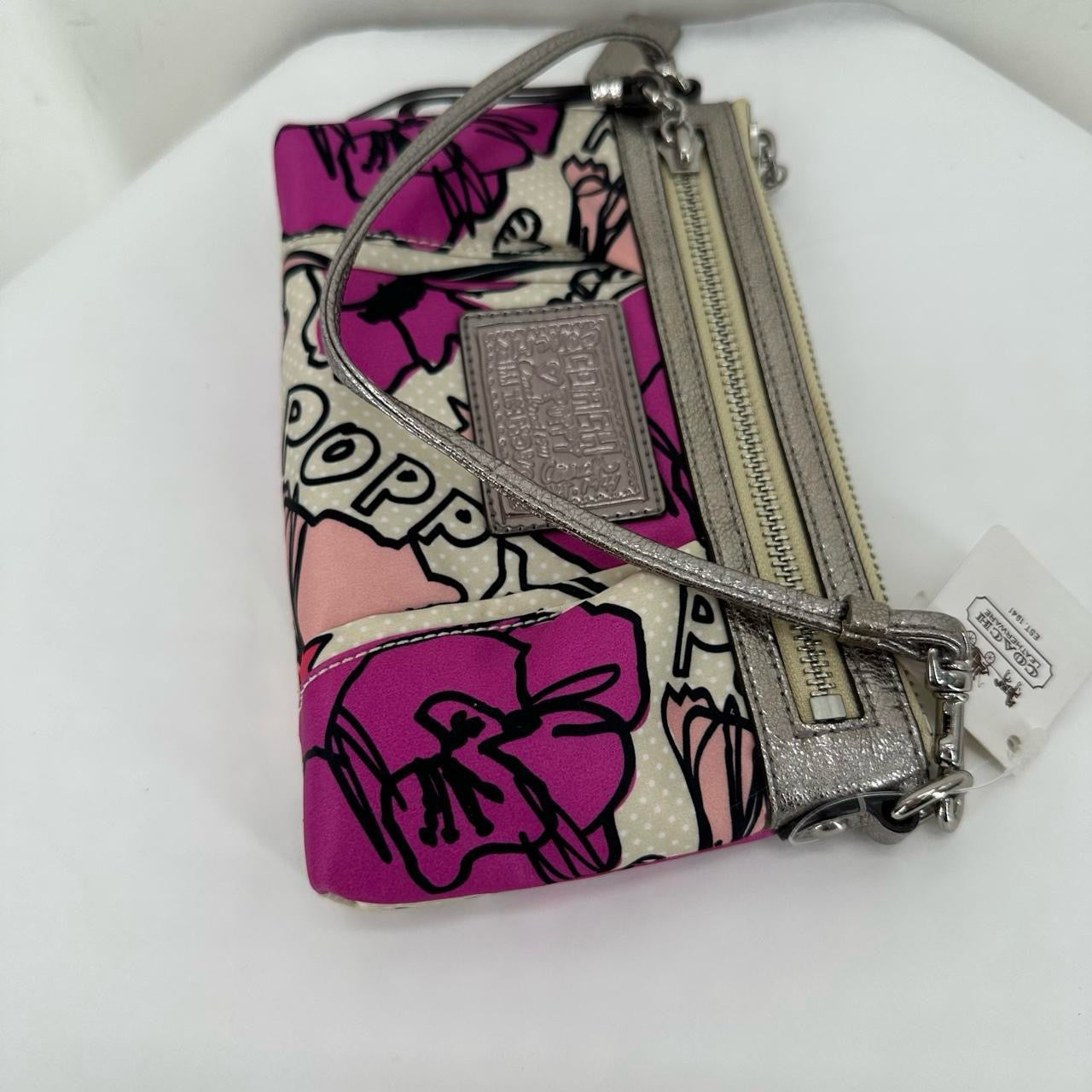 TAN/WHITE COACH Wristlet