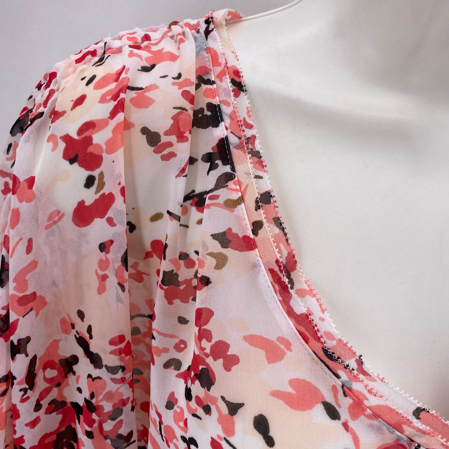 Size S WHITE HOUSE BLACK Floral Shirt