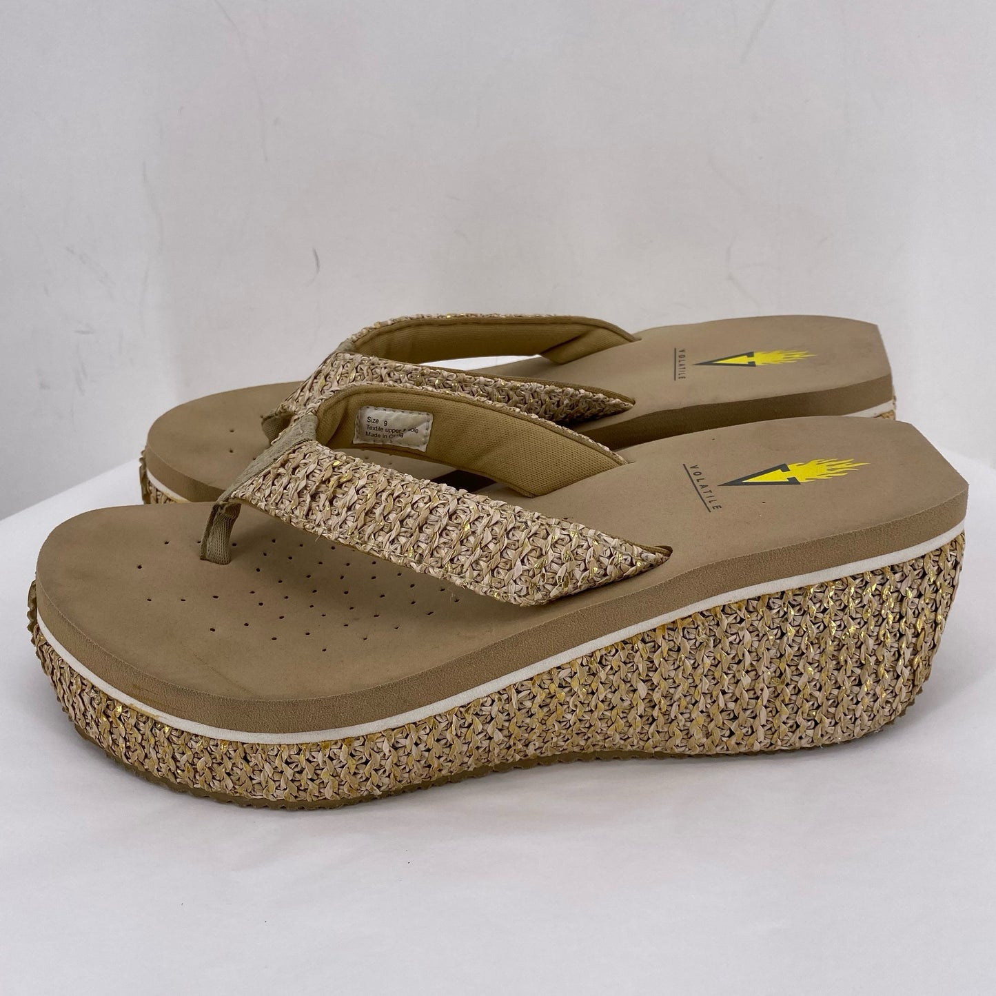Tan W Shoe Size 9 VOLATILE Sandals