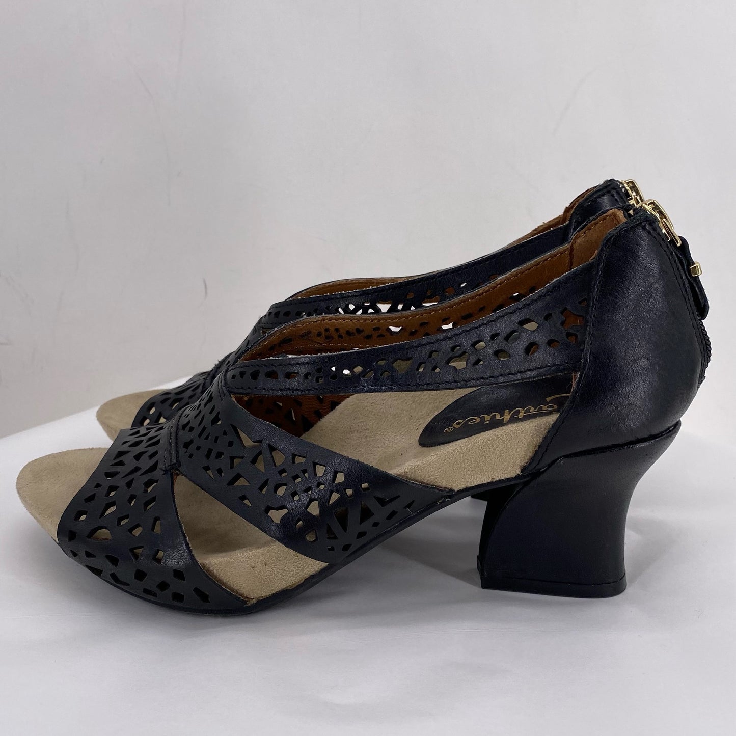 Black W Shoe Size 7 EARTHIES Pumps