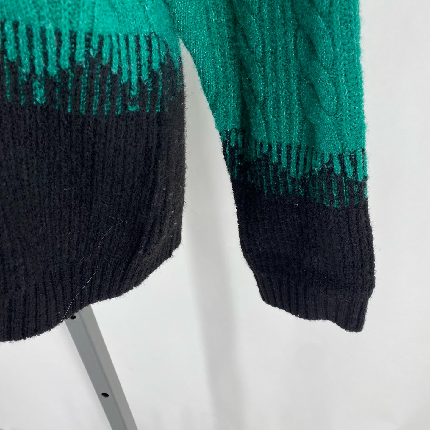 Size XL LIZ CLAIBORNE Sweater