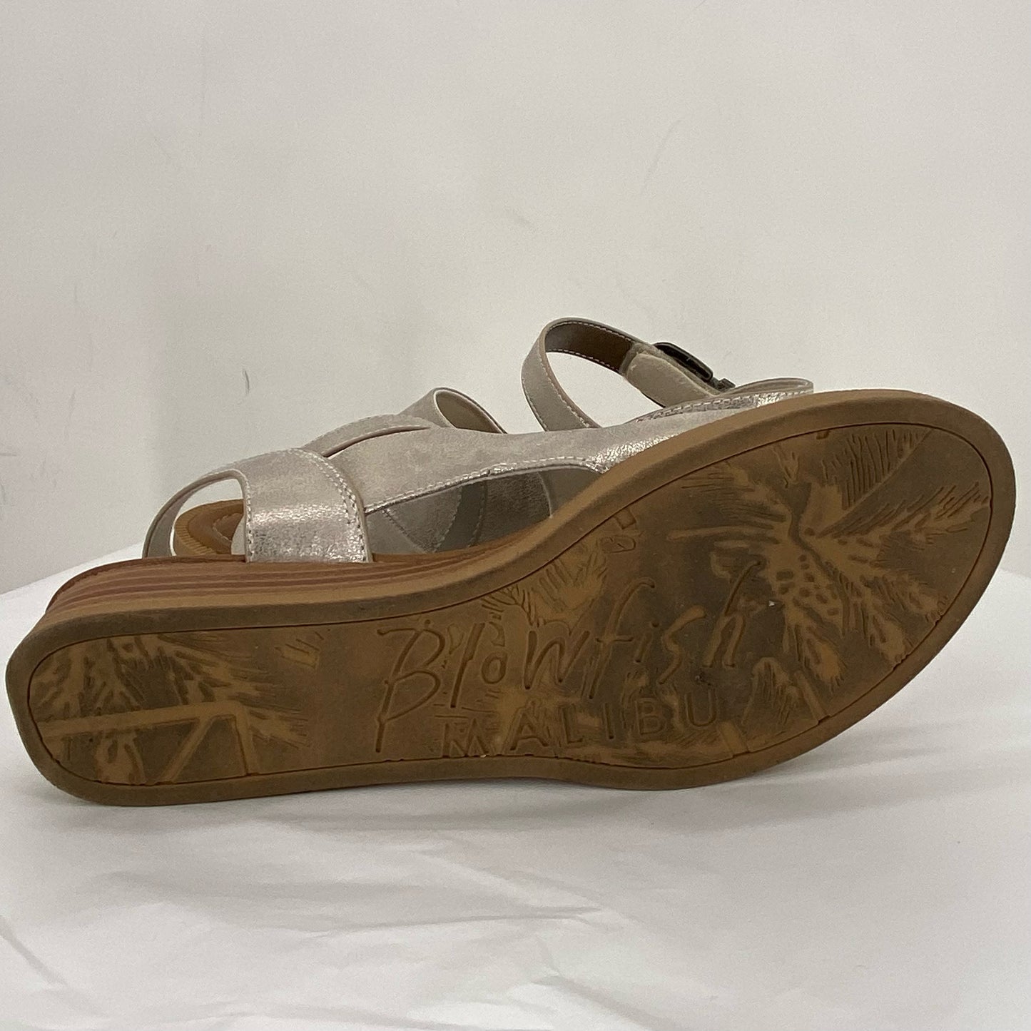 GOLD W Shoe Size 8 BLOWFISH Sandals