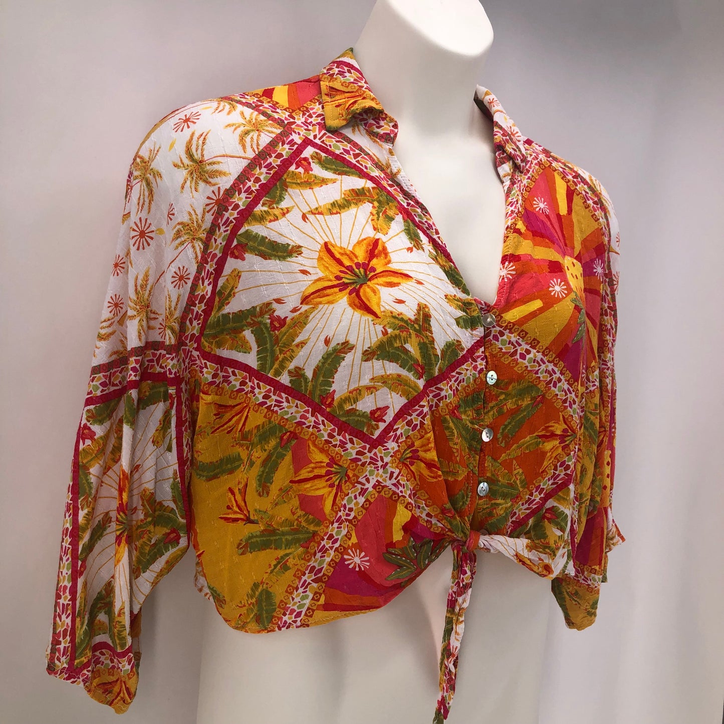 Size XL HAUTE HIPPIE pineapple Shirt