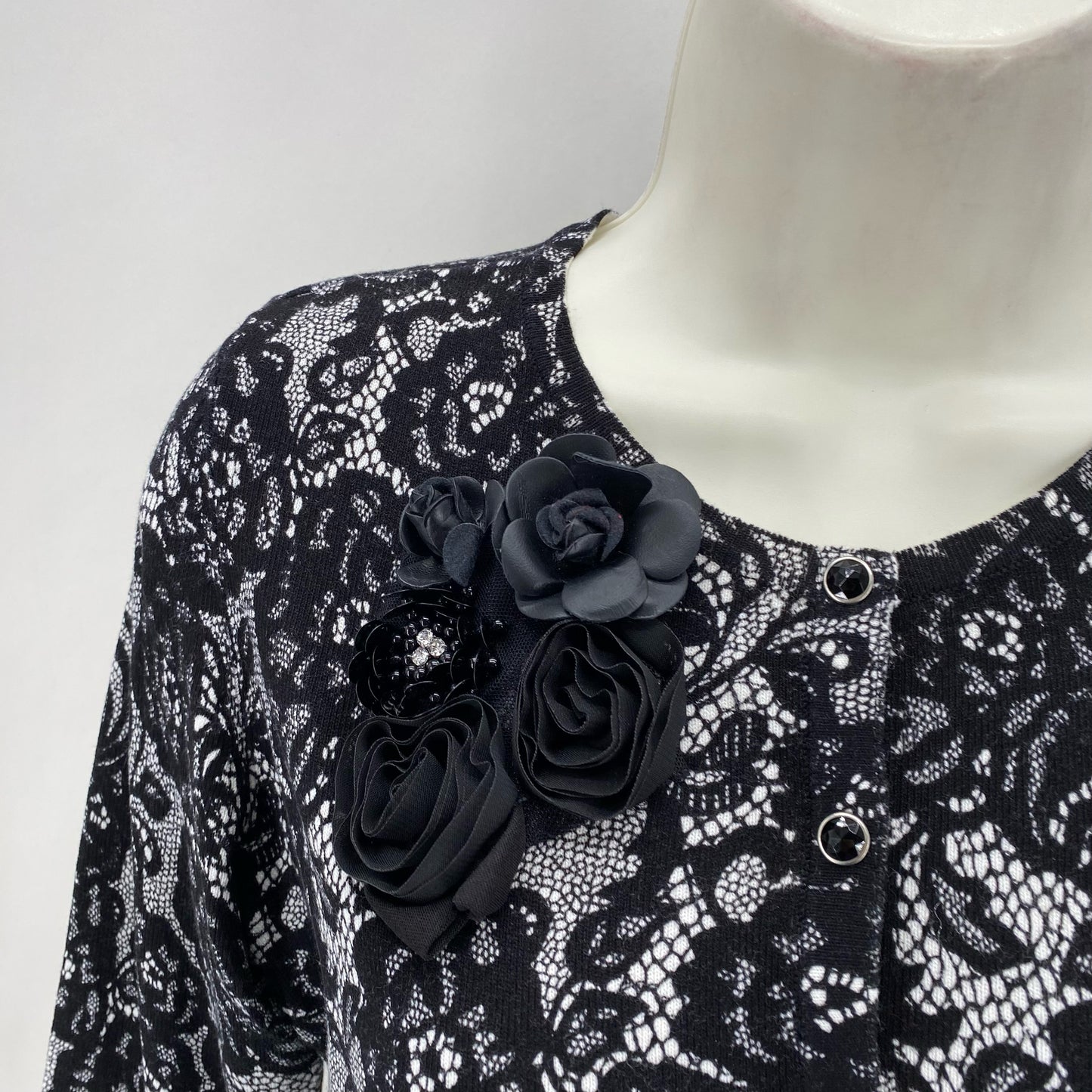 Size XS WHITE HOUSE BLACK FLOWERS Cardigan