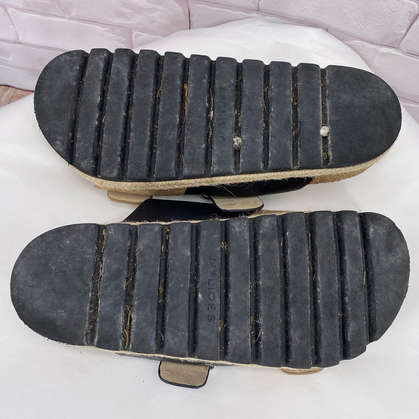 BLACK/GOLD W Shoe Size 7 Sandals