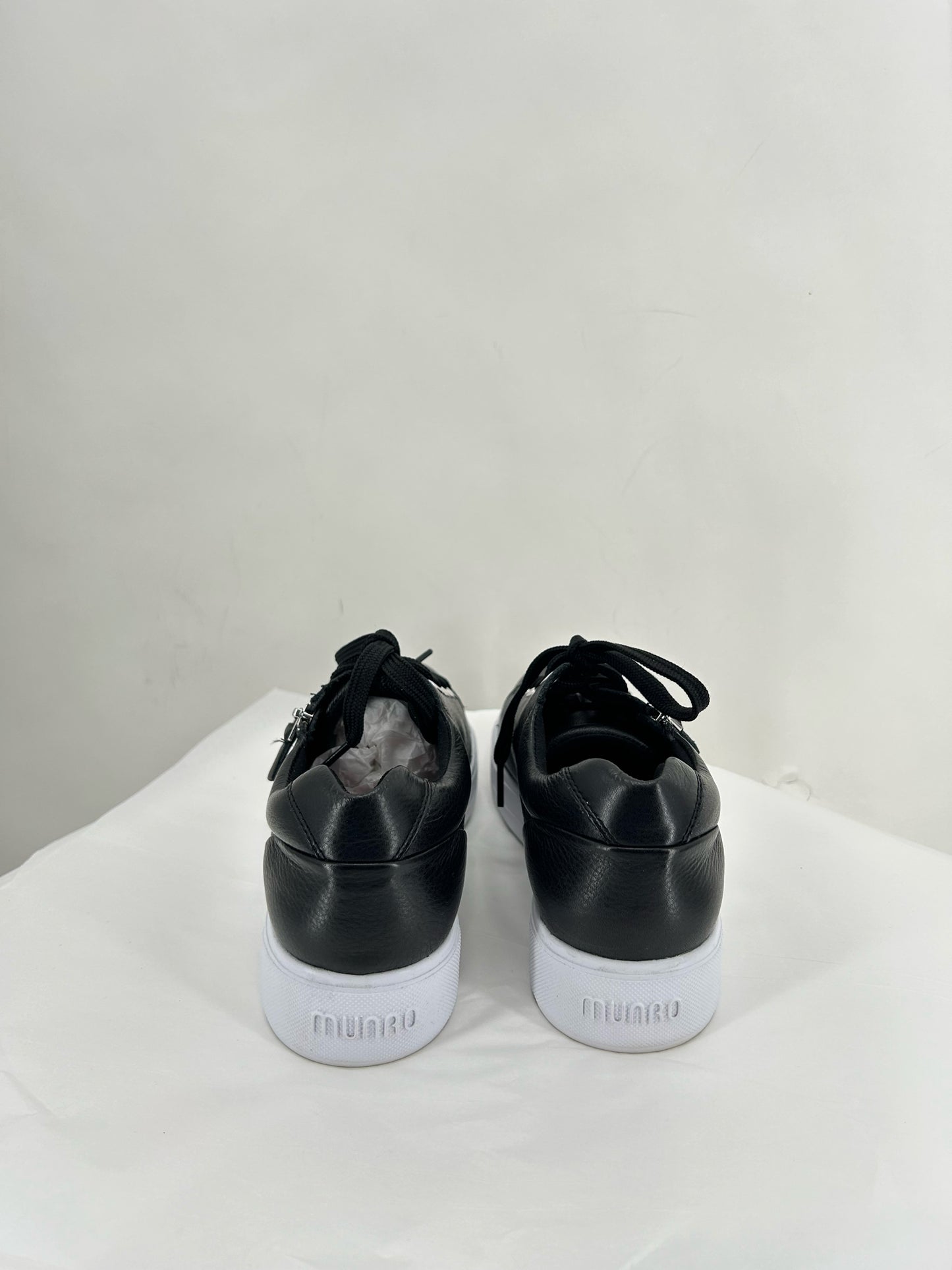 Black W Shoe Size 9 MUNRO Sneakers
