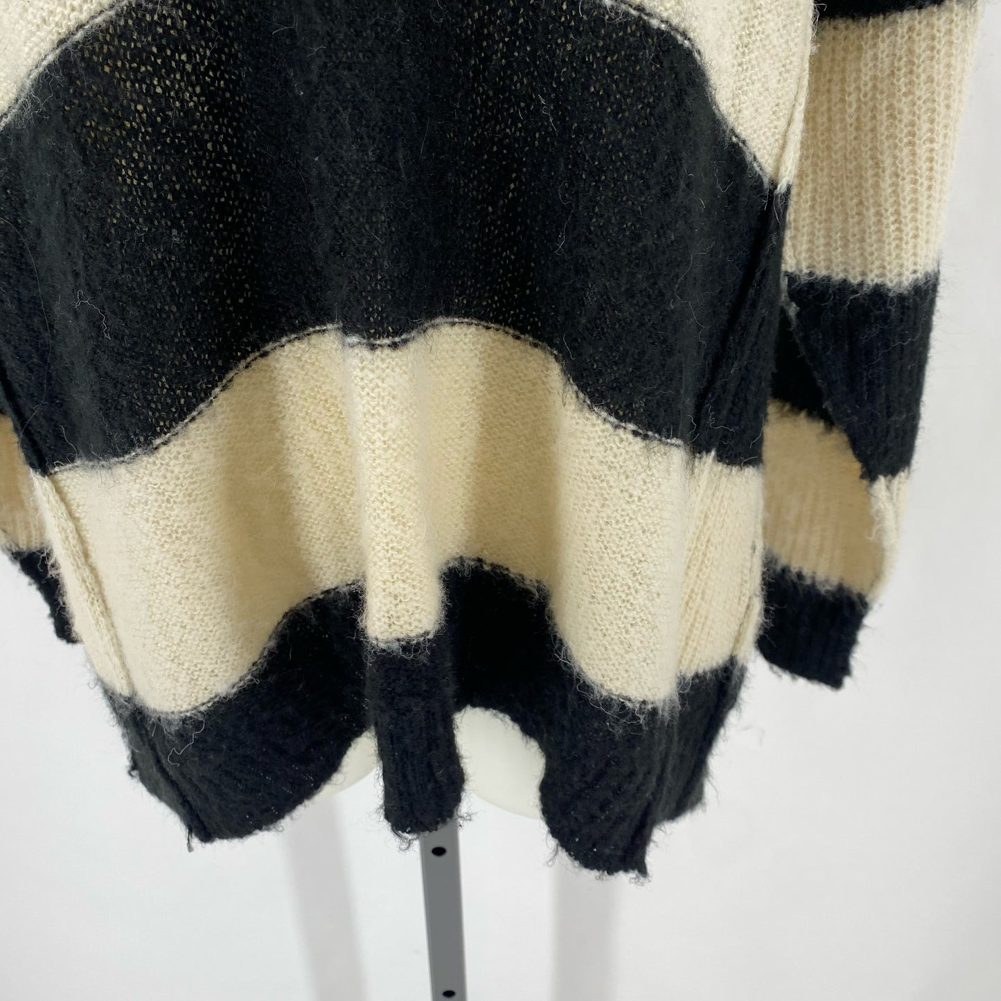 Size L trueblood collective Stripe Sweater