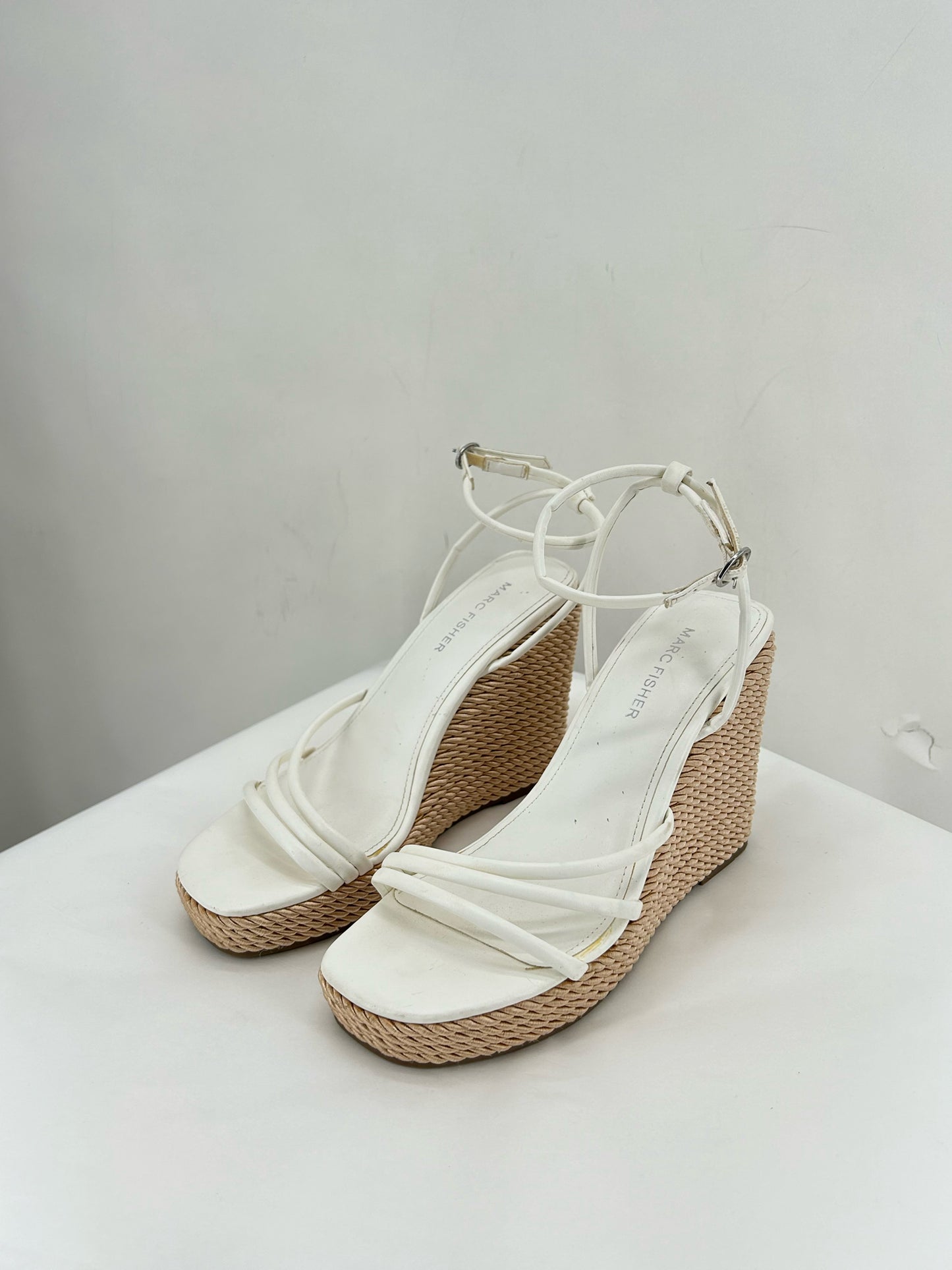 White W Shoe Size 8 MARC FISHER Wedge
