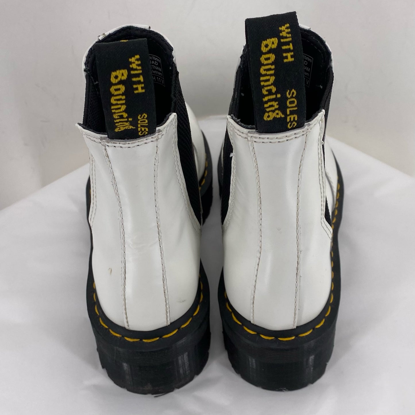 White W Shoe Size 8 DR. MARTENS Boots