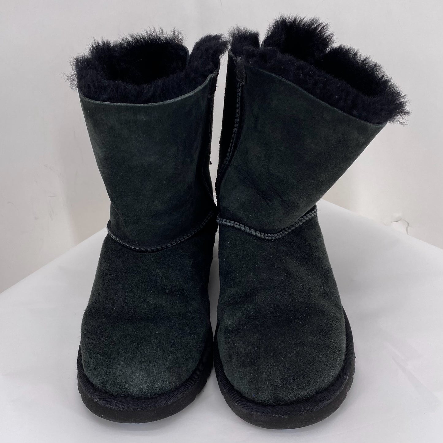 Black W Shoe Size 6 UGG Boots