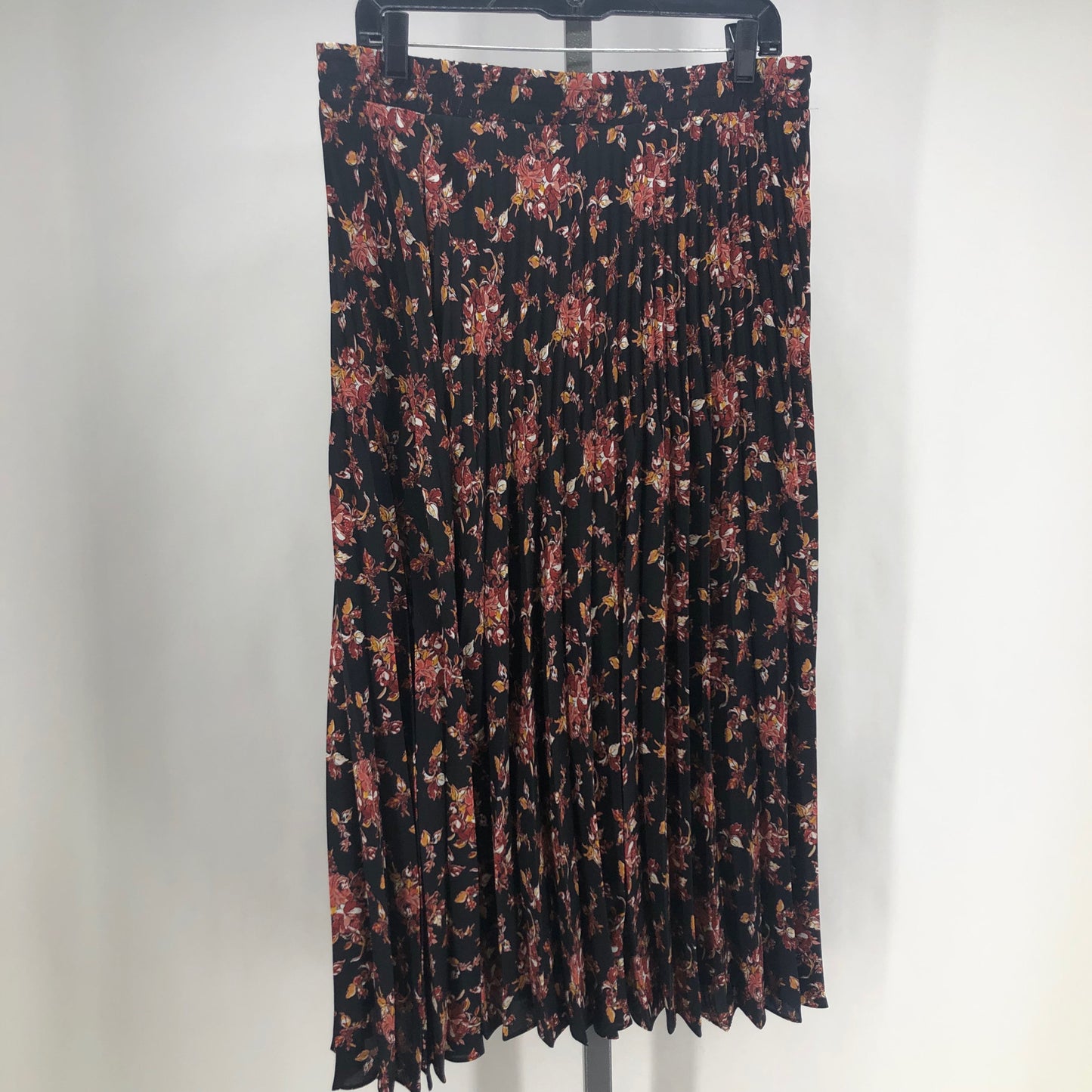 Size L NO TAG FLOWERS Skirt