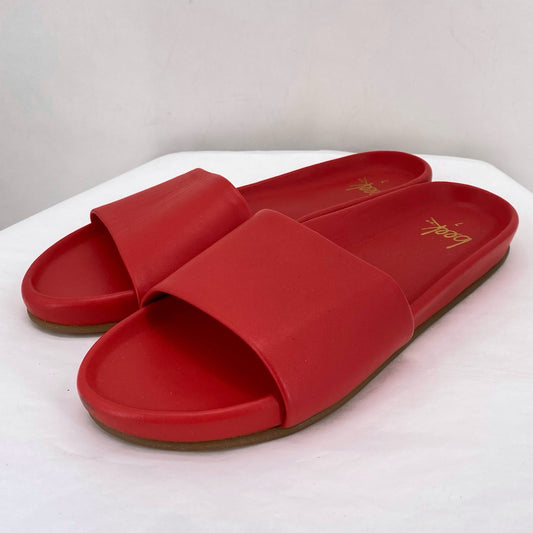 Red W Shoe Size 7 Sandals