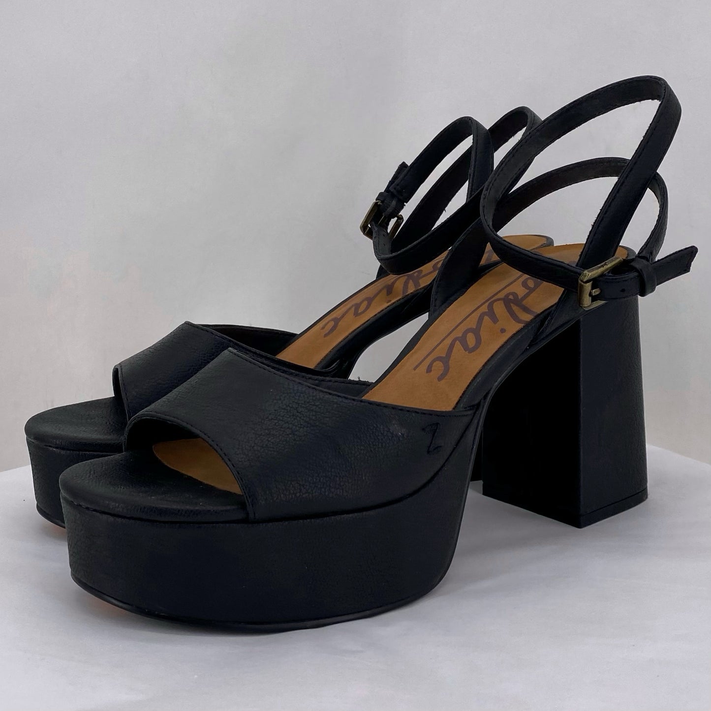 Black W Shoe Size 8.5 ZODIAC Heels