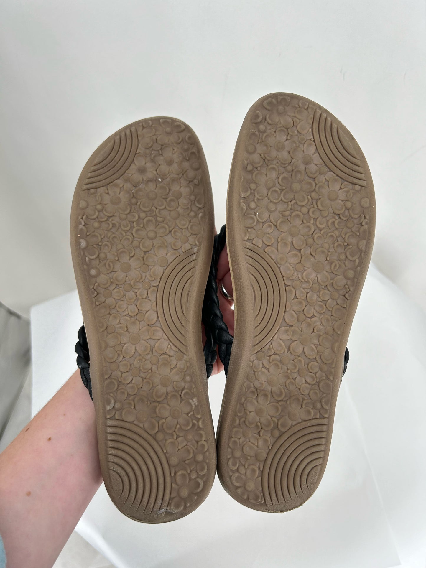 Black W Shoe Size 7 Cliffs Sandals